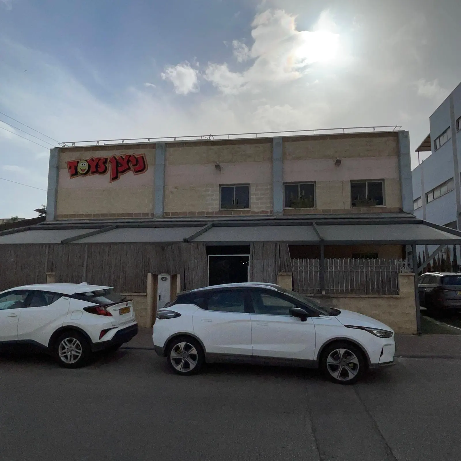 מרפסת סוכה גדולה עם נוף פרויקט רפאל 410